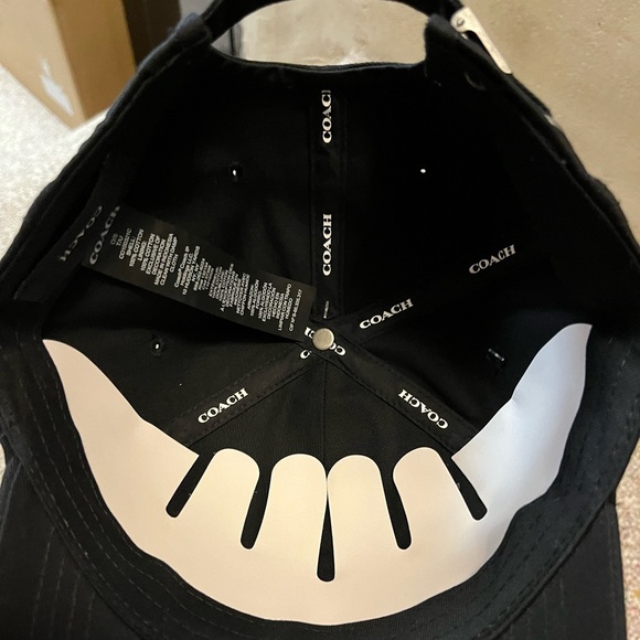 ? Coach  Embroidered Baseball Cap Black